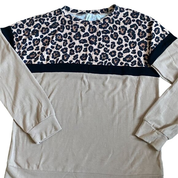 Tickled Teal Womens Animal Print Crew Neck Casual Shirt-Tan-Size Large-GUC - Picture 2 of 7